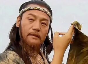 向问天和岳不群谁更厉害?向问天和岳不群实力对比-波若密