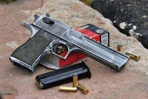 沙漠之鹰的实战效果很差吗?为何有人说士兵宁愿用普通手枪也不用沙漠之鹰?-波若密