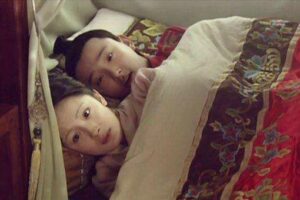 古代为什么先睡陪房丫头 通房丫头为何又要在床边待命-波若密