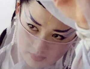 任盈盈最后怎么样了？为什么没死？-波若密