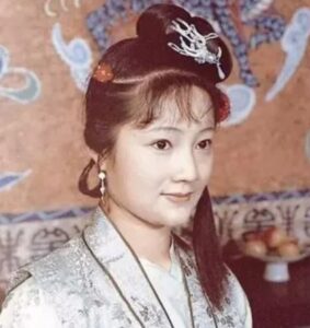 玉钏是谁的丫鬟?主要负责什么方面?-波若密