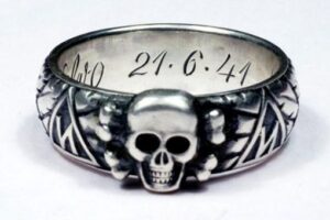 党卫军为什么戴骷髅戒指-波若密