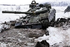 苏/俄-T80是世界上最矮的坦克吗?坦克设计那么矮有什么优势?-波若密