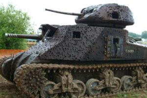 子弹打不穿坦克为何还要向坦克射击-波若密