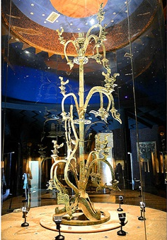 三星堆遗址再次出土一件文物青铜神树