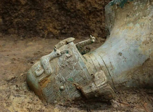 三星堆遗迹属于哪个朝代?三星堆青铜面具等文物应是属于“商代晚期”-波若密